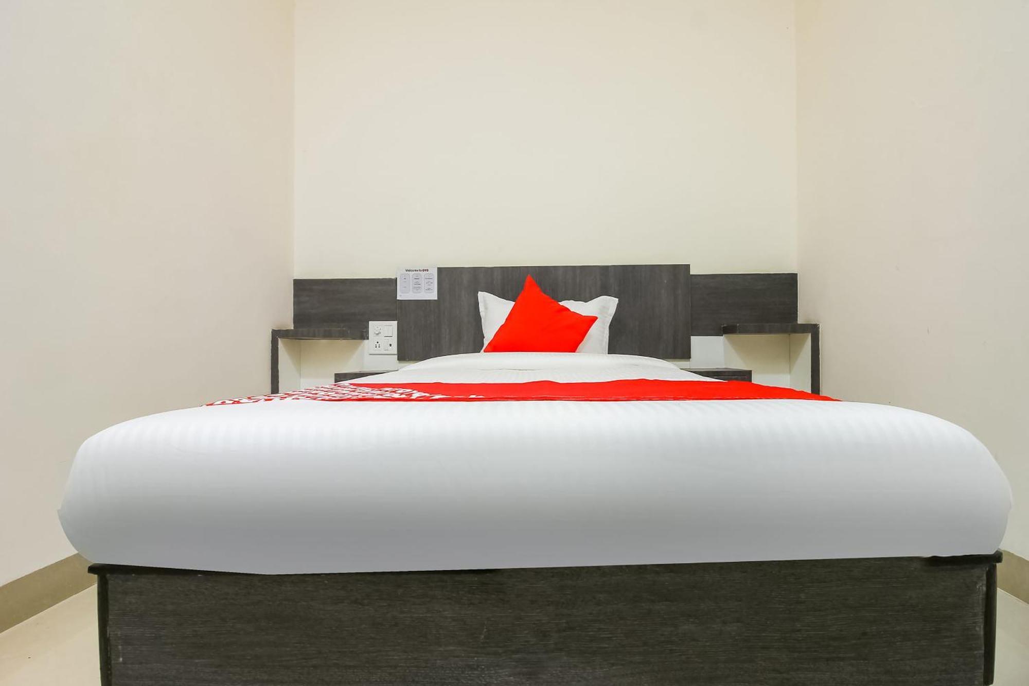 Hotel O Unique Inn Dhule Екстериор снимка