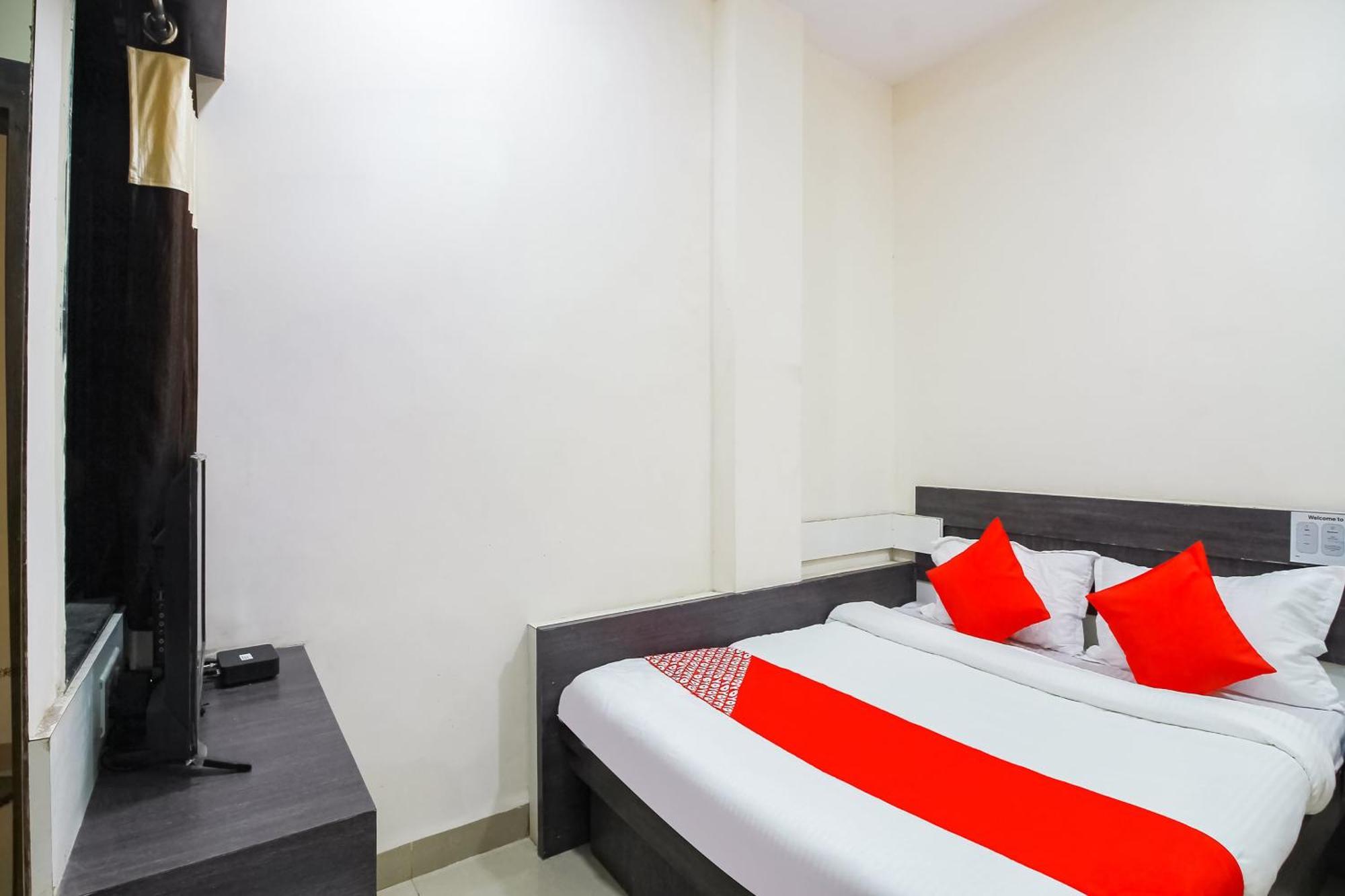 Hotel O Unique Inn Dhule Екстериор снимка