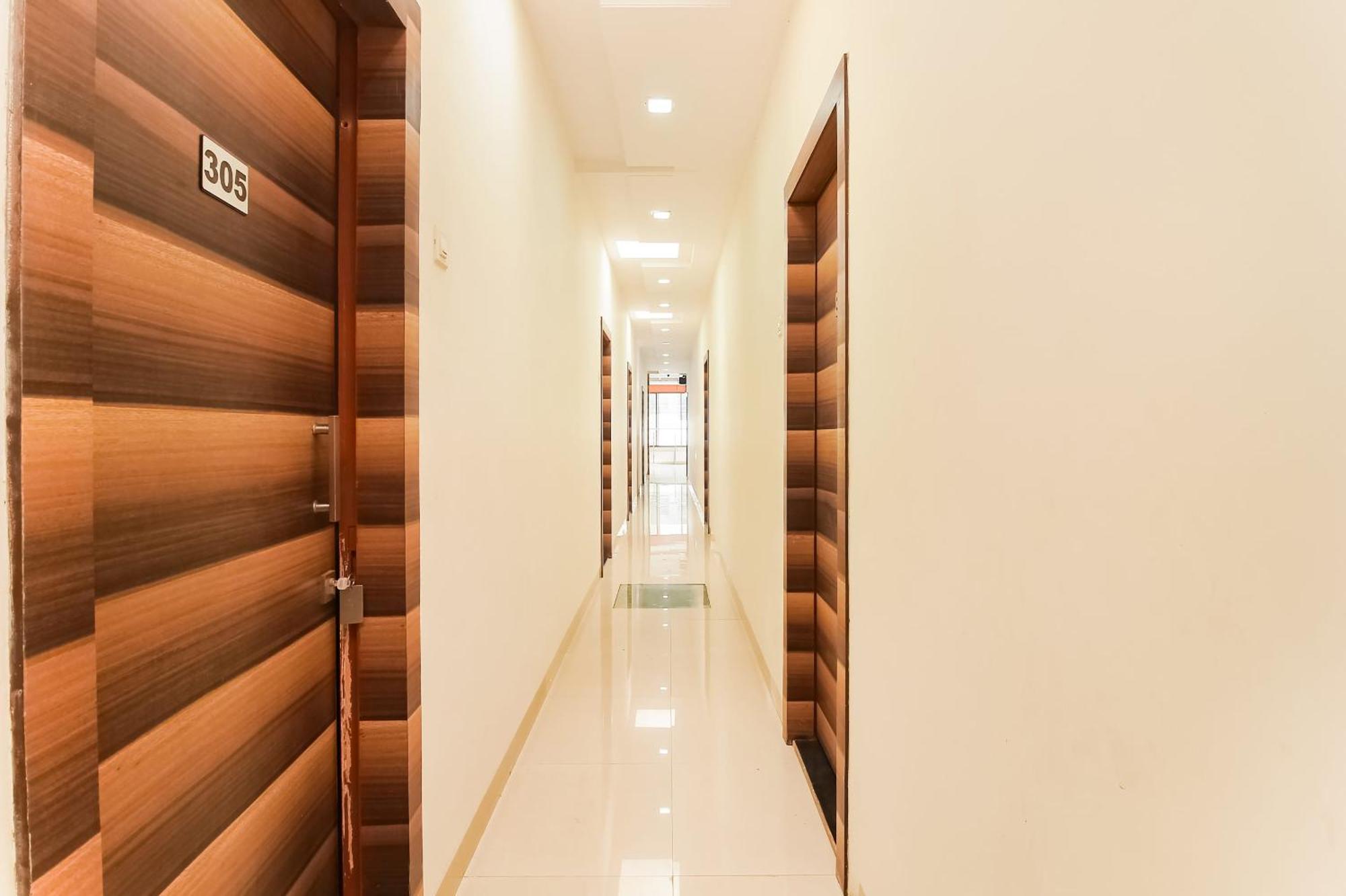 Hotel O Unique Inn Dhule Екстериор снимка
