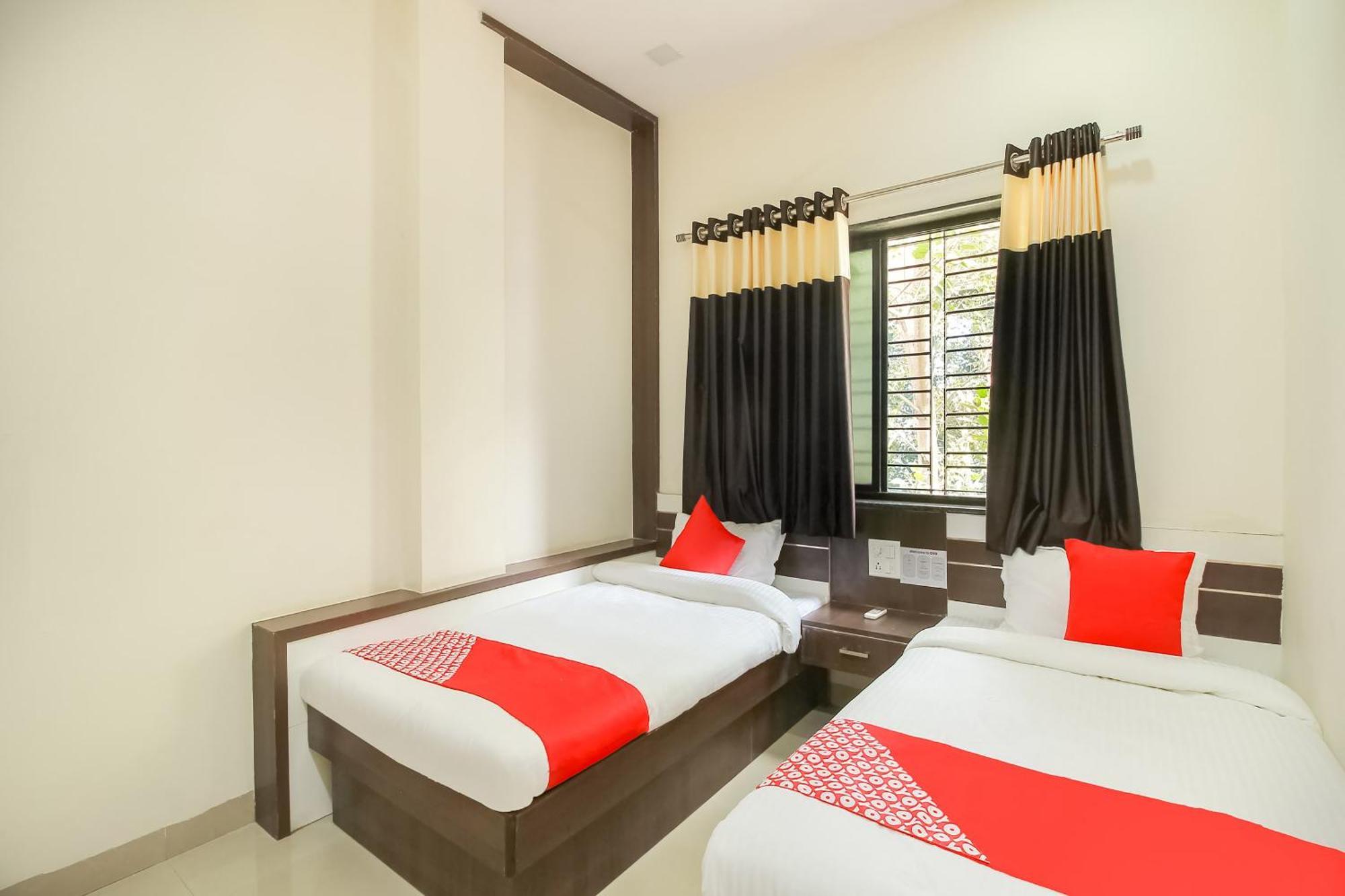 Hotel O Unique Inn Dhule Екстериор снимка