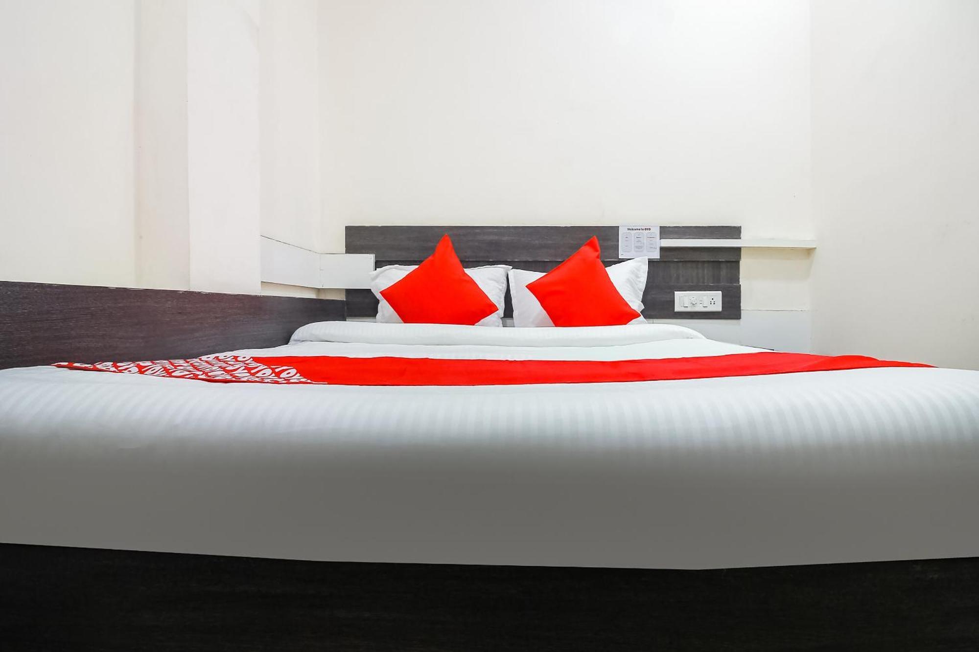 Hotel O Unique Inn Dhule Екстериор снимка