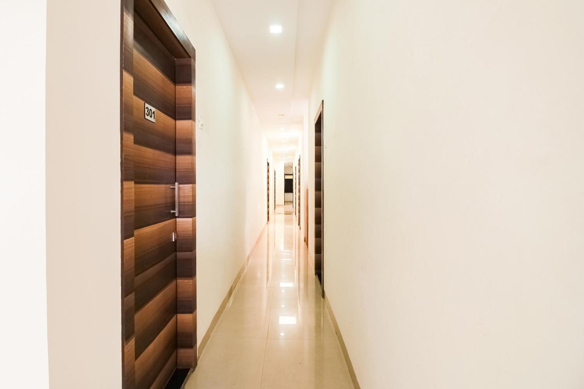 Hotel O Unique Inn Dhule Екстериор снимка