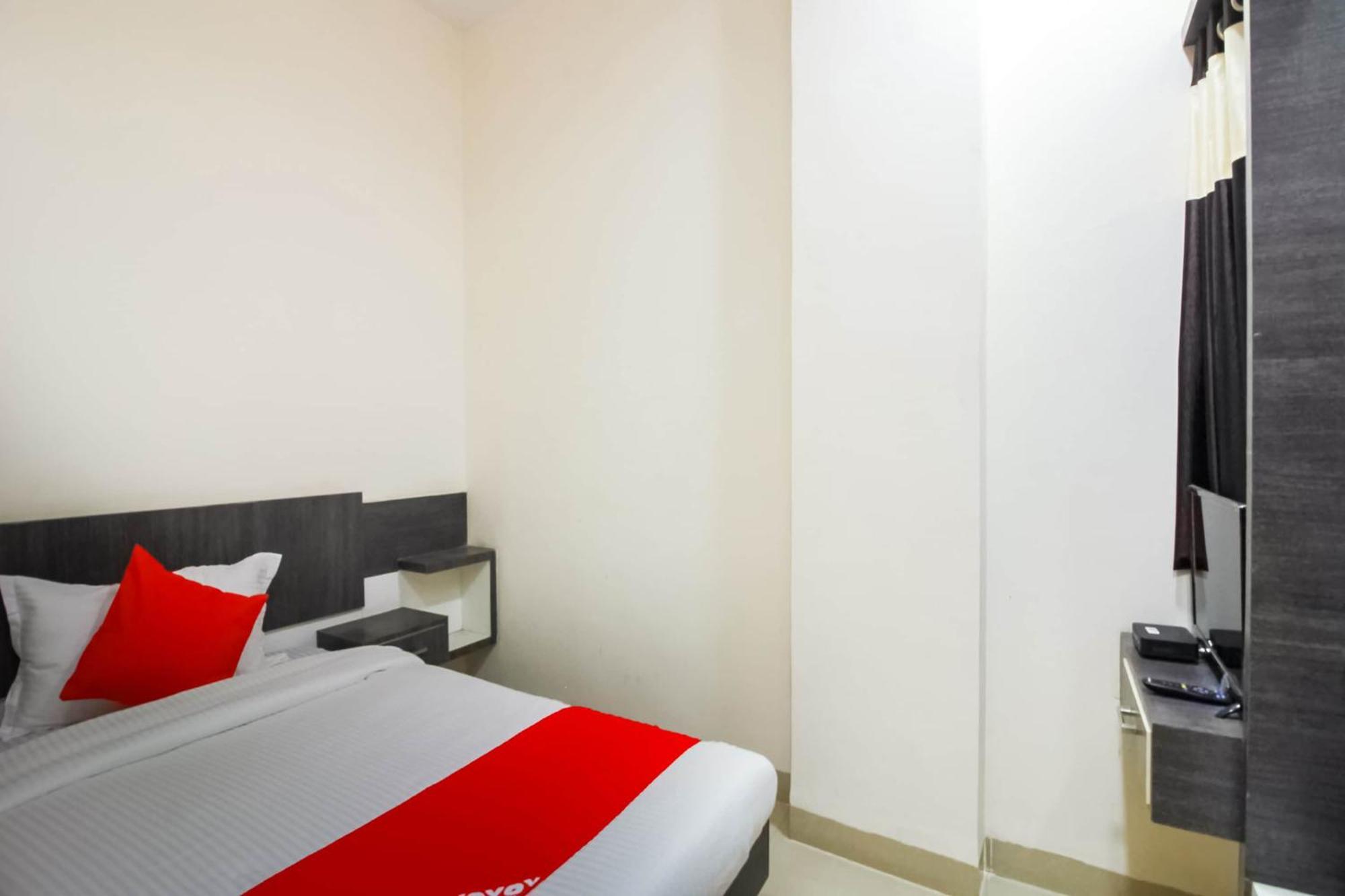 Hotel O Unique Inn Dhule Екстериор снимка