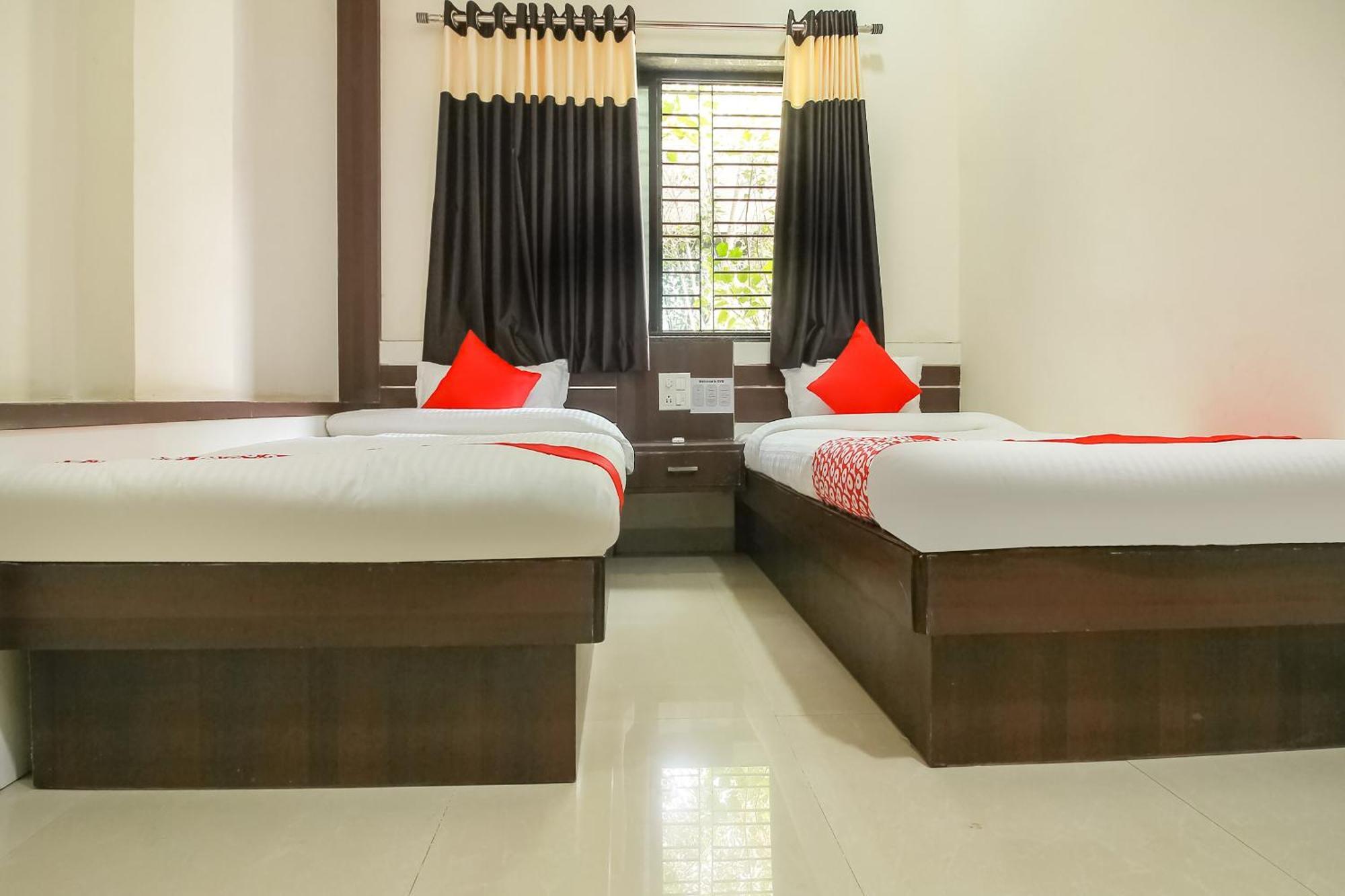 Hotel O Unique Inn Dhule Екстериор снимка
