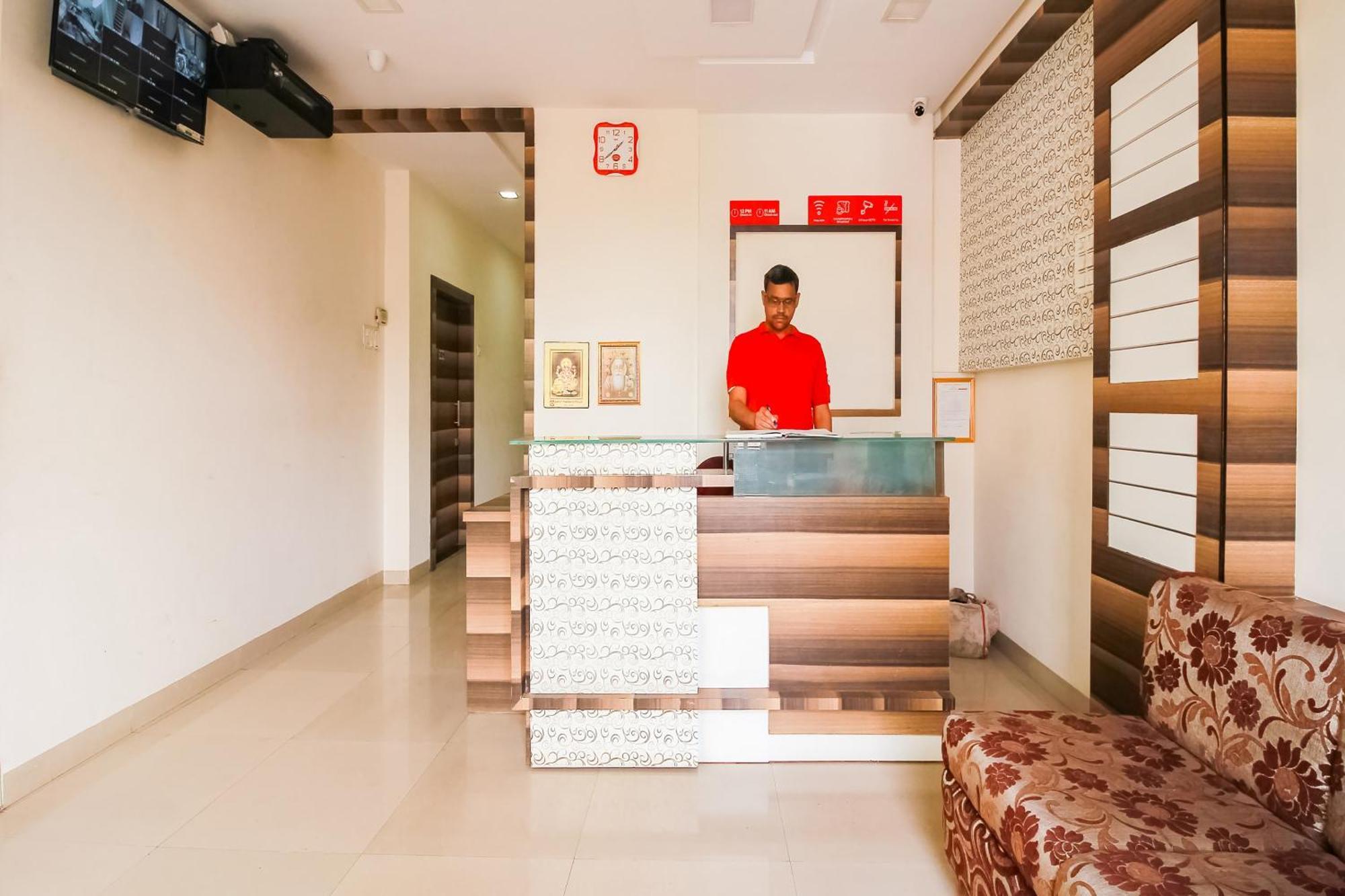 Hotel O Unique Inn Dhule Екстериор снимка