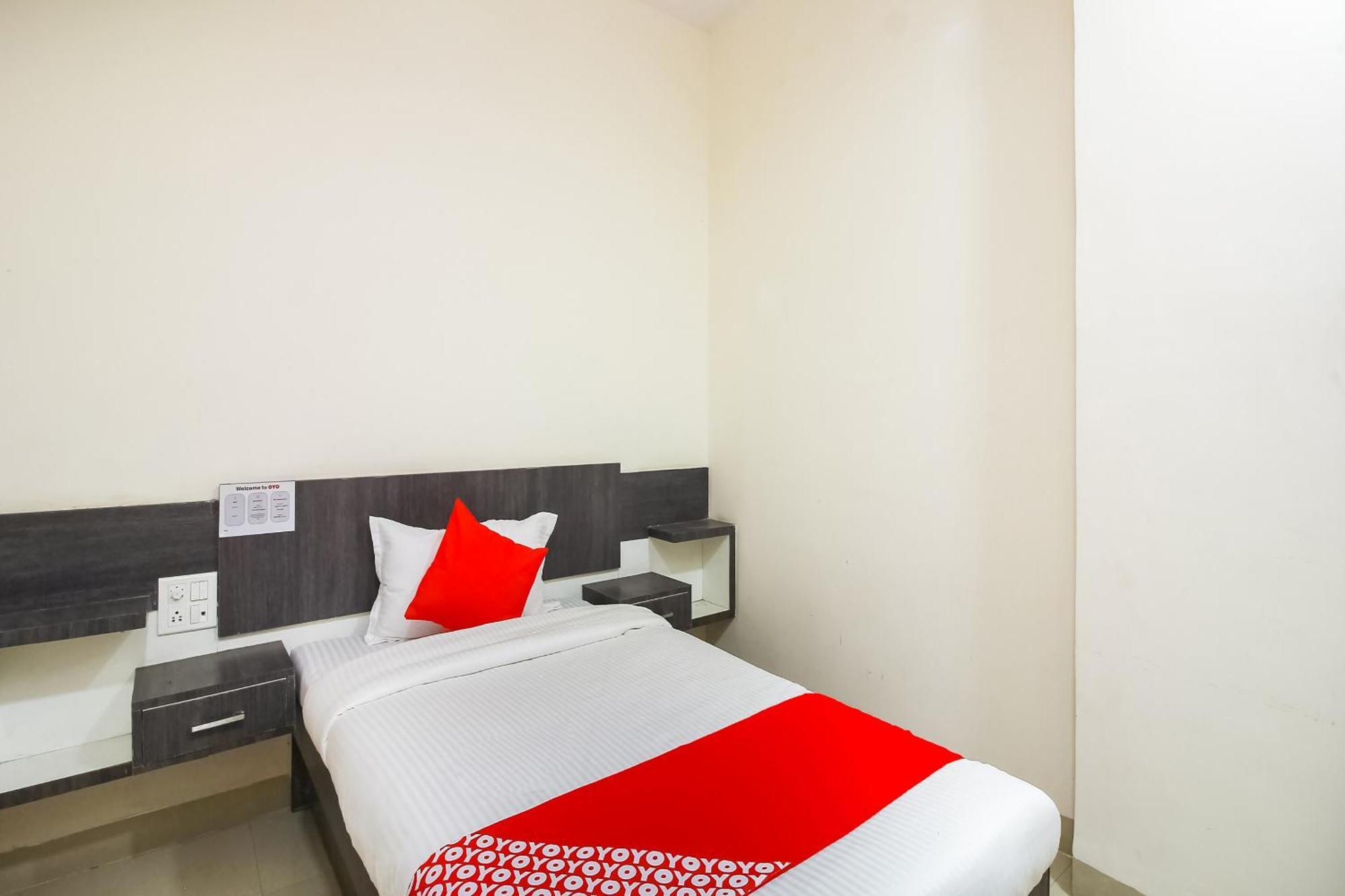 Hotel O Unique Inn Dhule Екстериор снимка